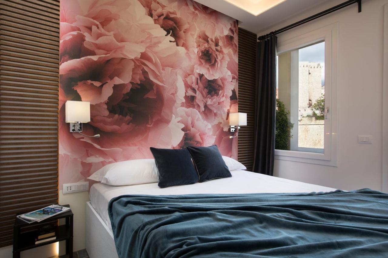 Vista Suites - Piazza Yenne 칼리아리 외부 사진